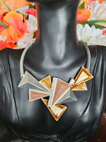 Collier avec pointes et paillettes en acier inoxydable