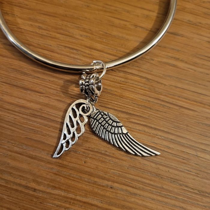 Bracelet jonc avec breloques homme ou femme