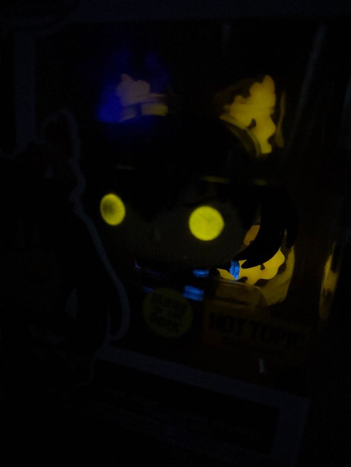 Funko Pop Fire Force Tamaki 983 GLOW Hot Topic 🇺🇸 - photo numéro 3