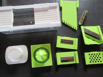 Mandoline / râpe / presse agrume dans sa boîte