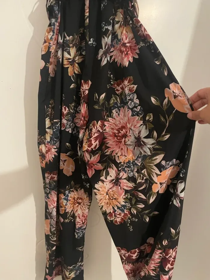 Combinaison pantalon à bretelle noir motif fleur rose avec ceinture assorti Made in Italy taille 34 - photo numéro 6