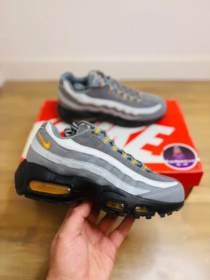 Nike Air Max 95 Grey Orange Black Taille 37.5