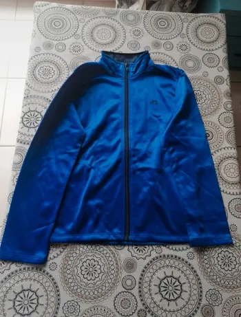 Veste de jogging neuve Its 8 ans
