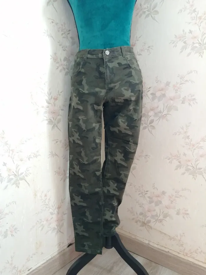 Pantalon  skinny Camouflage kaki et marron avec des lapins / jennyfer / (42) - photo numéro 2