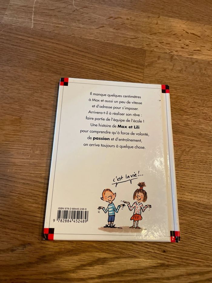 Livre Max et LiLi Numéro 21 Max a la passion du foot - photo numéro 3