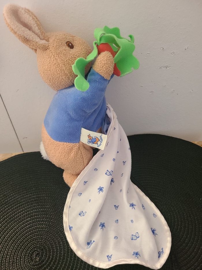 Peluche doudou Peter Rabbit Pierre le lapin mouchoir 53