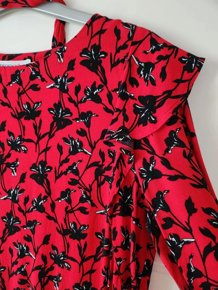 Robe fluide volants rouge noir fleurs Promod