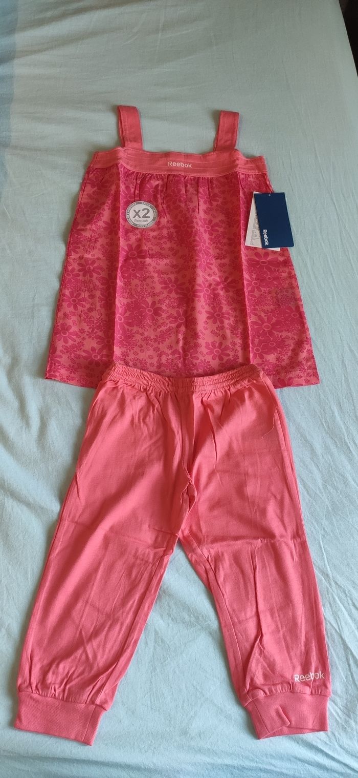 Ensemble  fille Reebok 4 an neuf.