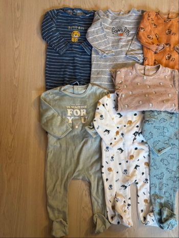 Lot 10 pyjamas 