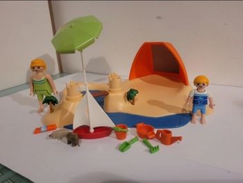 Famille de vacanciers à la plage Playmobil 4149