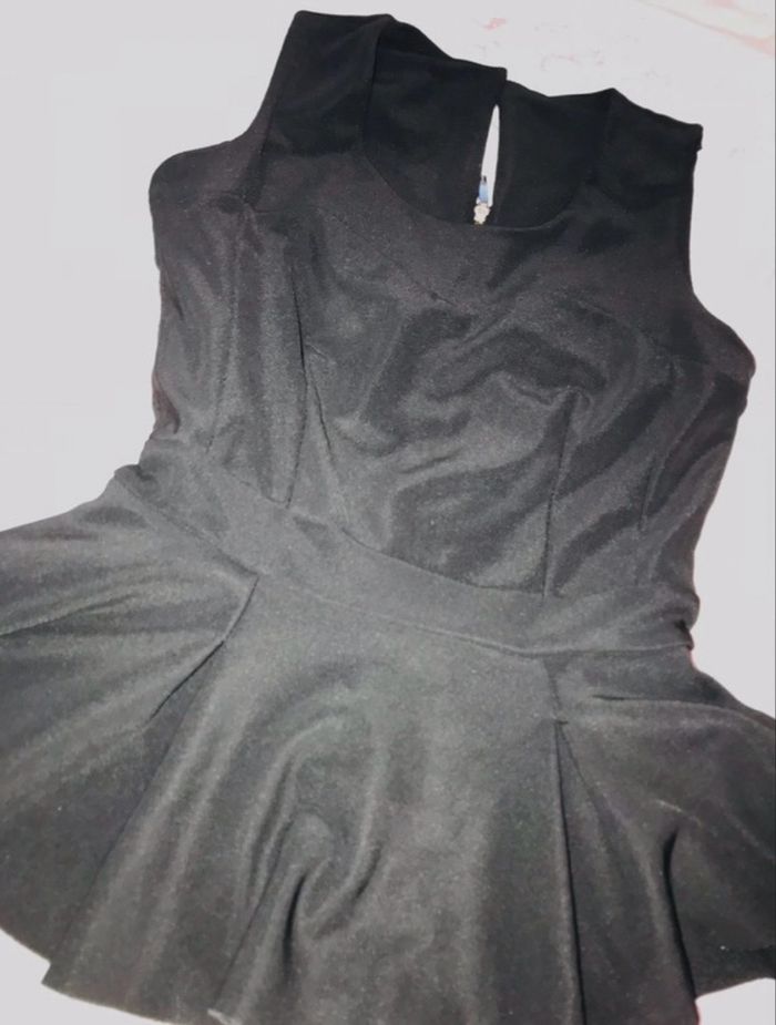 Haut noir péplum - photo numéro 5