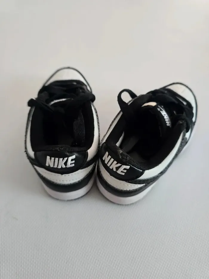 Basket nike dunk noir et blanche - photo numéro 3
