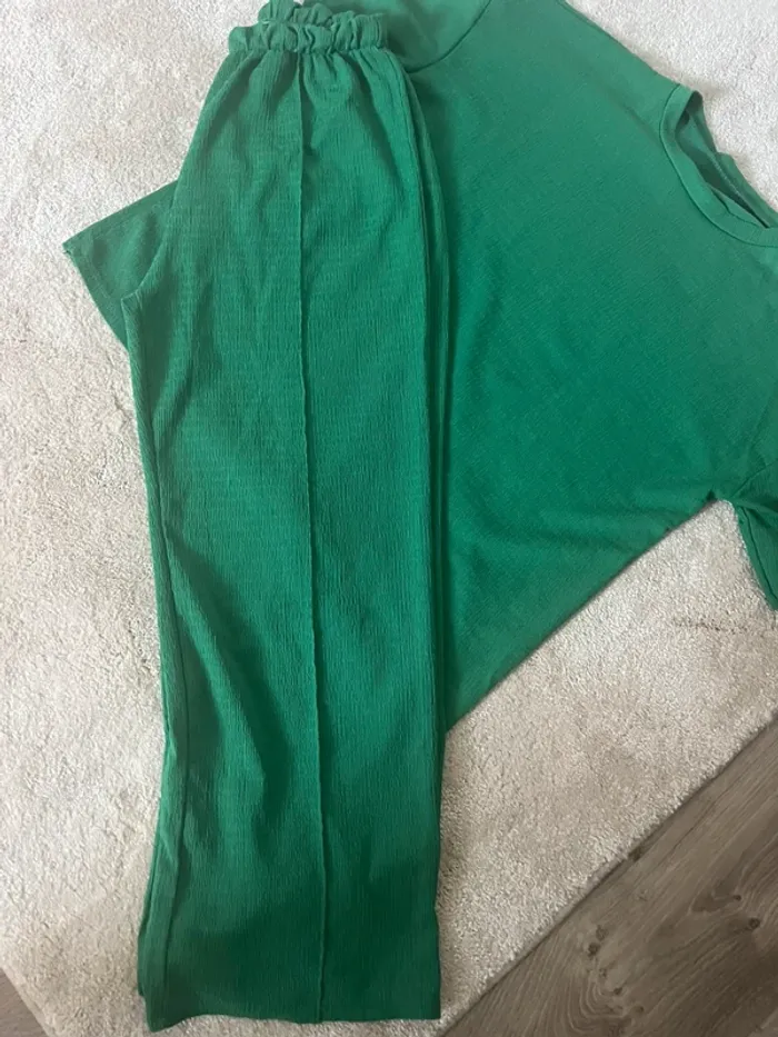 Ensemble vert électrique - photo numéro 2