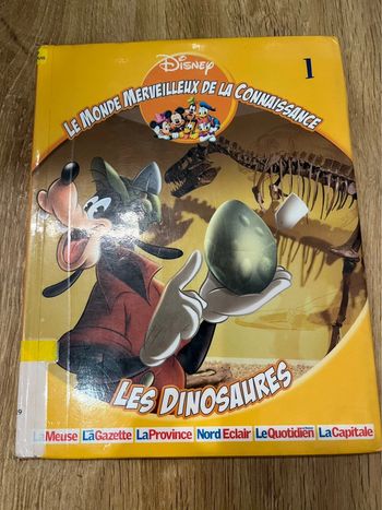 Livre sur les dinosaures - Disney