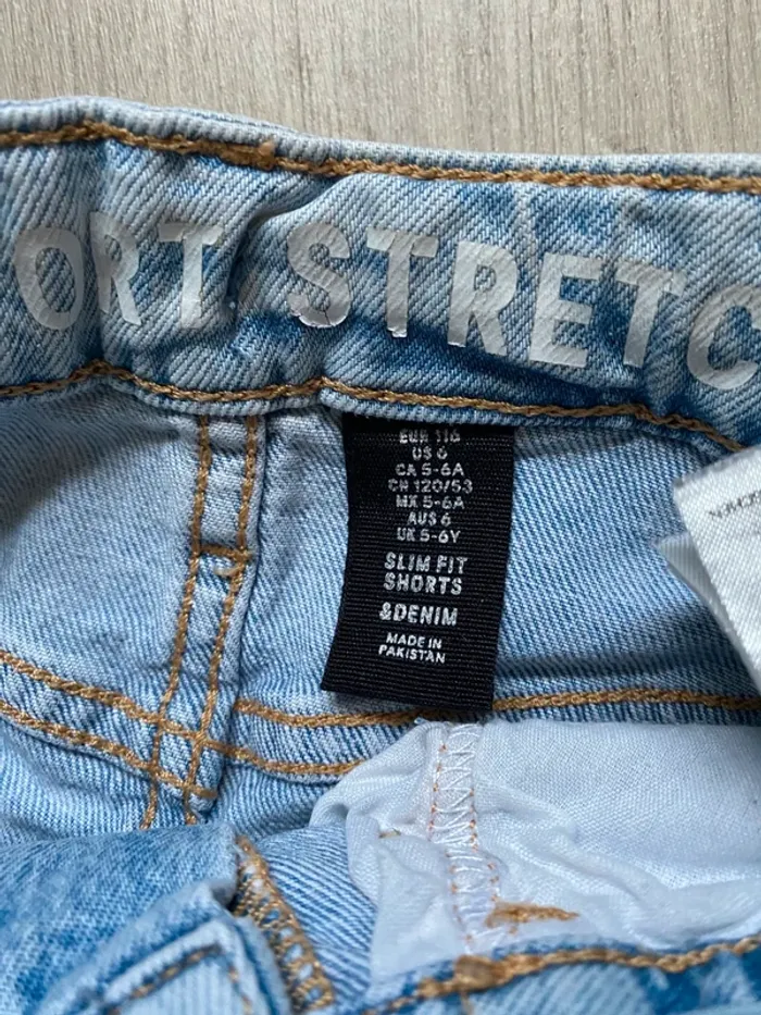 Short jeans H&m 5/6 ans - photo numéro 2
