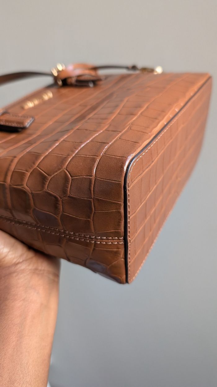 Magnifique petit sac Michael Kors en cuir marron façon croco authentique 🫶🏾 - photo numéro 4