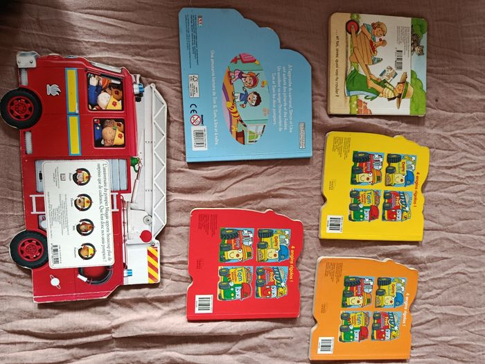 Lot de 6 livres cartonnés pompier et autres bébé - photo numéro 2