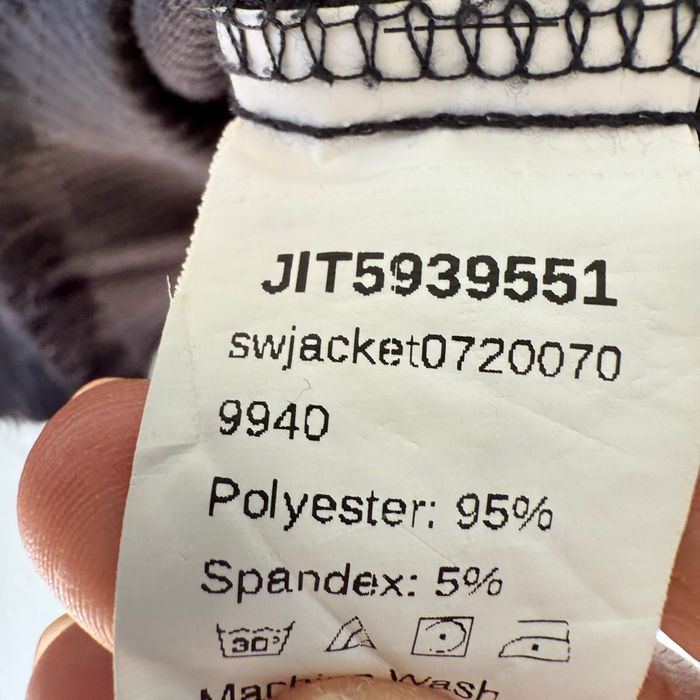 Veste velours noire à bords bruts  Manches amples bouffantes - photo numéro 7