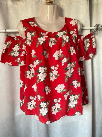 Blouse épaules découvertes rouge à fleurs 46/48 Kiabi