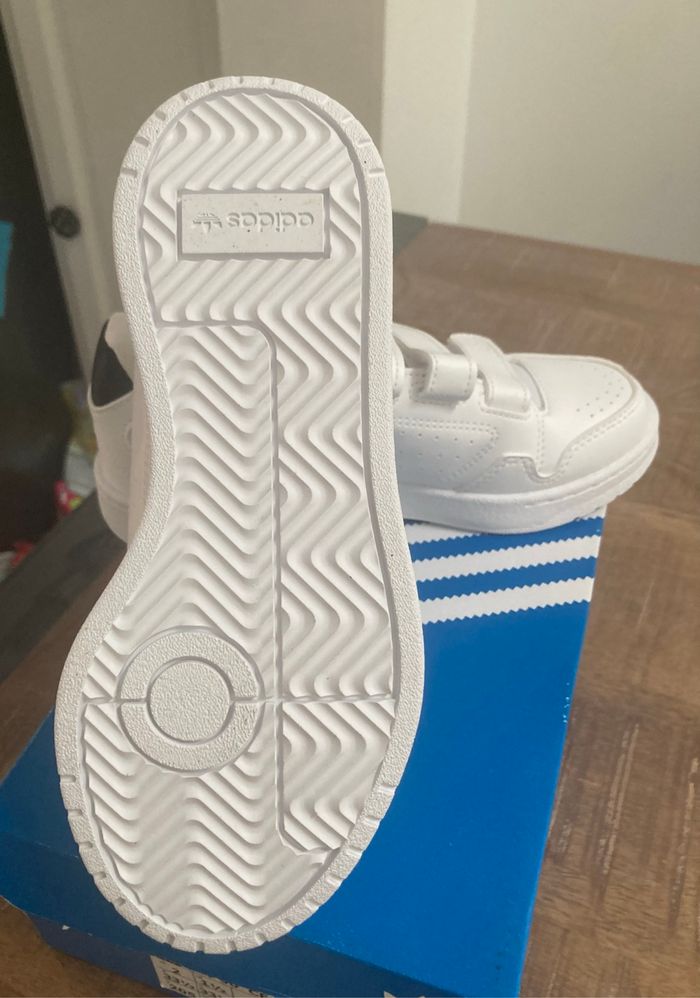 Baskets neuves adidas mixte 33 et demi - photo numéro 3