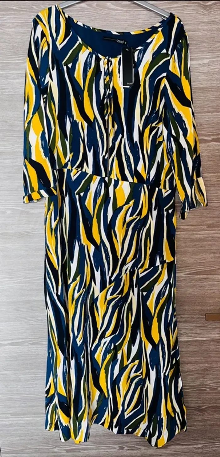 Robe longue imprimée neuf étiquette miss Captain Tortue trend 38 jaune vert bleu