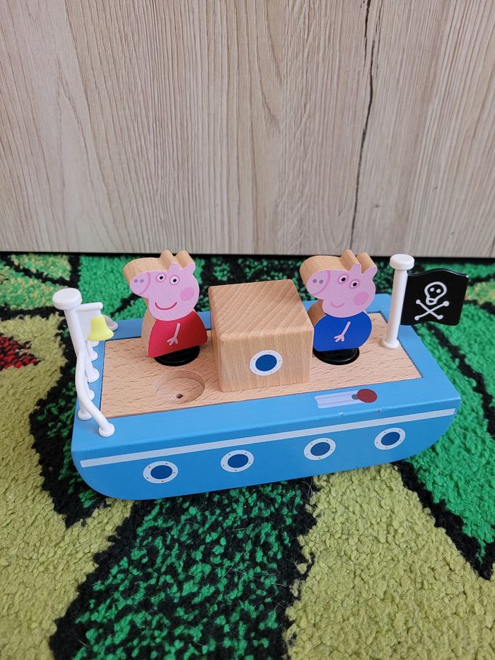PEPPA PIG LE BATEAU EN BOIS AVEC ROUES AVEC GEORGES ET SA SOEUR PEPPA PIG - photo numéro 3