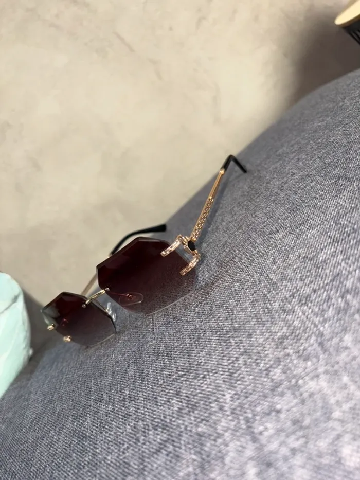 Paires de lunettes de soleil - photo numéro 3