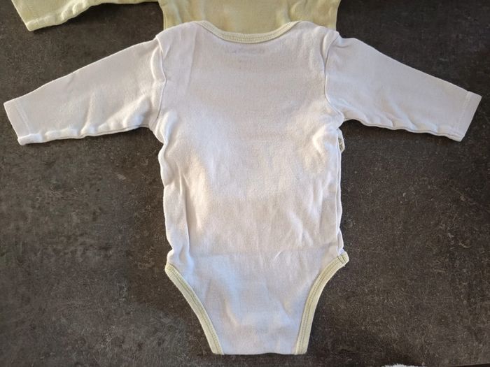 Lot bodies poisson 6 mois - photo numéro 3