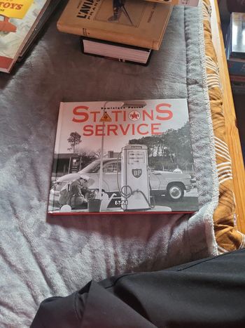 Livre stations service Dominique Pascal