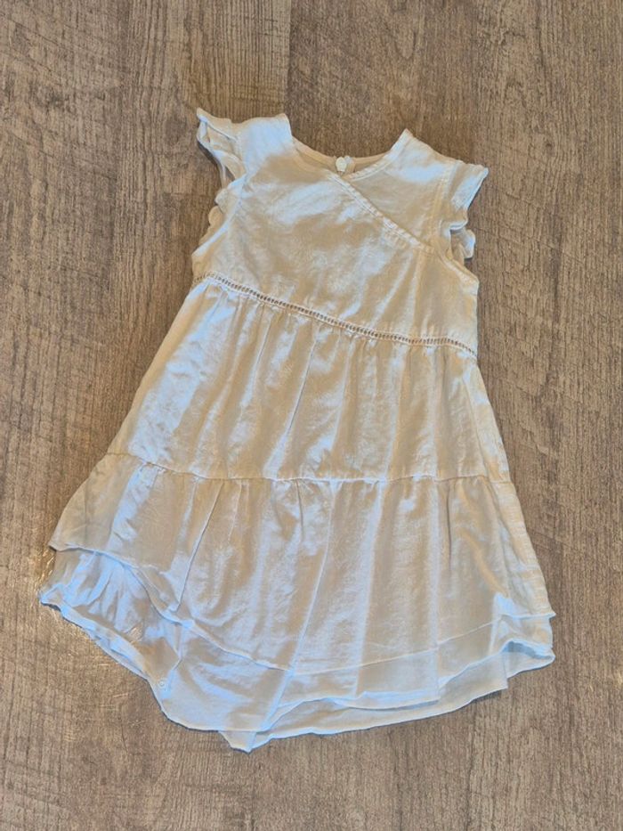Robe blanche motifs fleurs 🌸