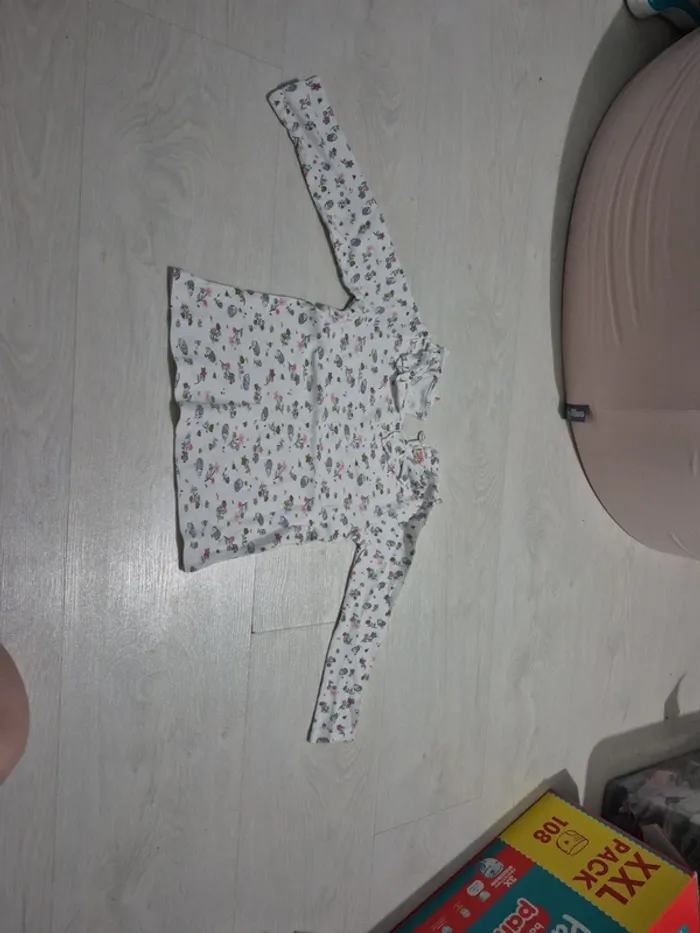 T-shirt manches longues blanc motif hérisson/ fleurs