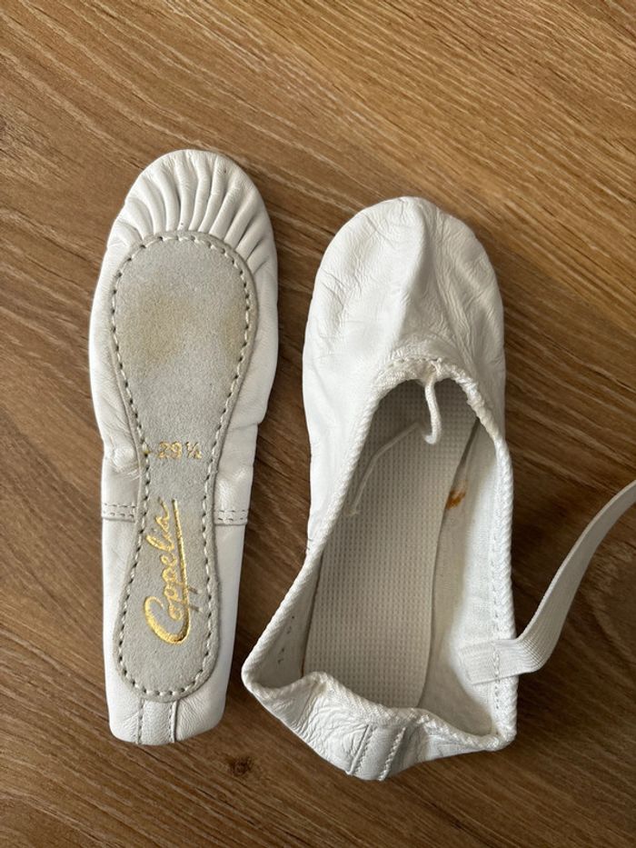 Demi-pointes Coppelia avec élastiques / danse classique