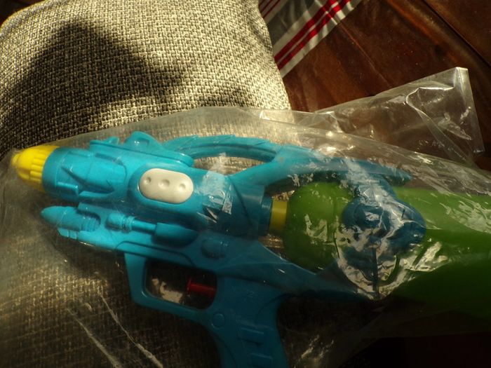 Pistolet à eau Neuf dans son emballage
