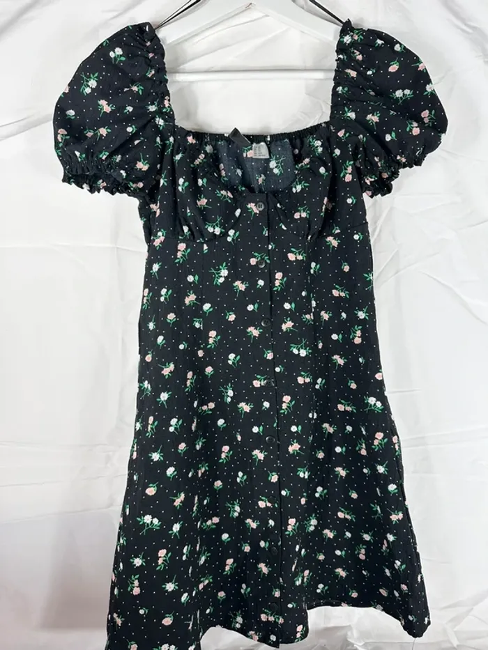 Élégante robe noire à fleurs roses H&M