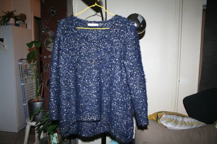 🌸Pull bleu aux files argentés Taille 38/ 40 '" Peace n- Love " 🌸