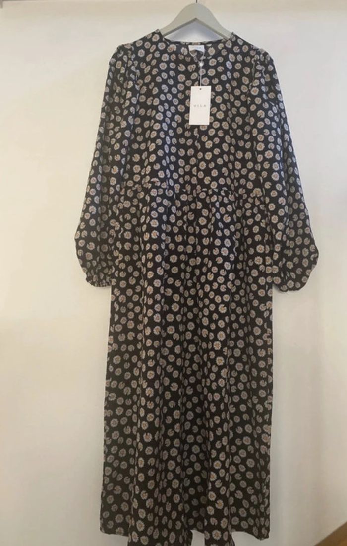 Robe longue Vila motif marguerites taille 34 coupe large Neuve