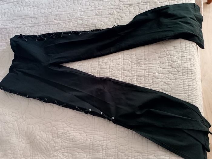 Pantalon laçage sur les côtés