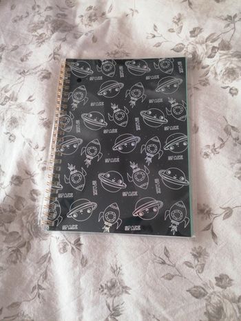 Carnet spirale muy mucho Space neuf