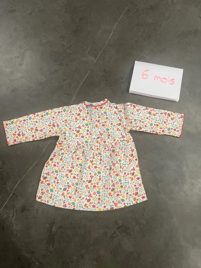 Pull avec fleurs - photo numéro 2