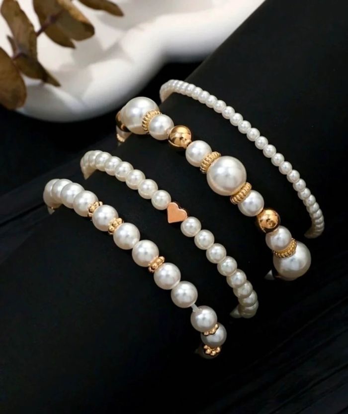 Lot de 4 bracelets perles blanches et or neuf