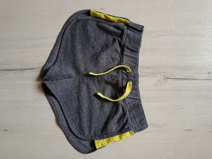 Short marque Kiabi taille 10 ans