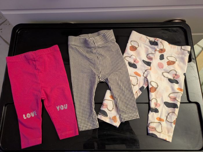 Lot de 3 leggings taille 3 mois 
Orchestra / Kiabi et Z
1 euro le lot
