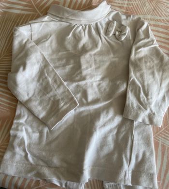 Haut avec petit noeud papillon 