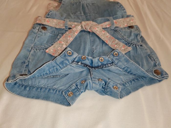 Combi-short en jean + tee shirt assorti - photo numéro 3