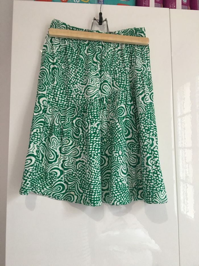 jupe verte et blanche