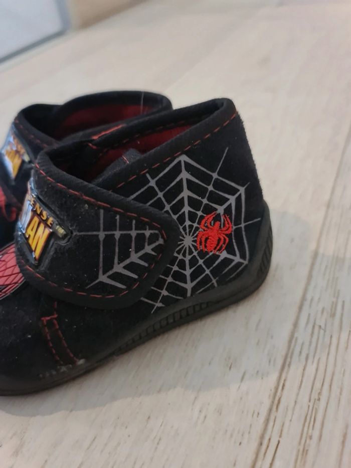 Chaussons Spidermam pointure 23 - photo numéro 2