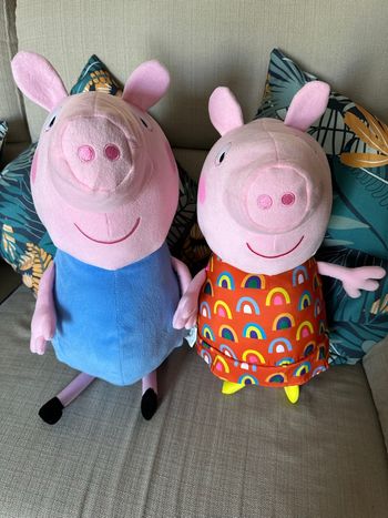 Lot de deux grandes peluches Peppa PiG