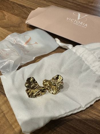 Boucles d’oreilles Victoria neuves 