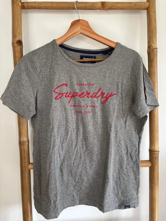t-shirt gris superdry taille M