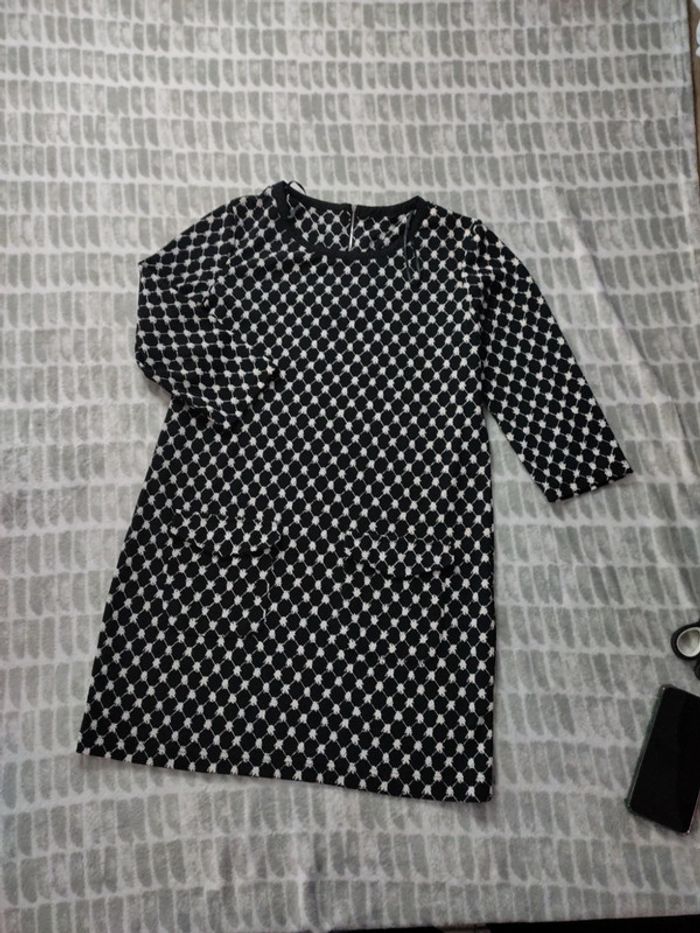 Robe motif noir et blanc style rétro vintage taille 40 - photo numéro 1